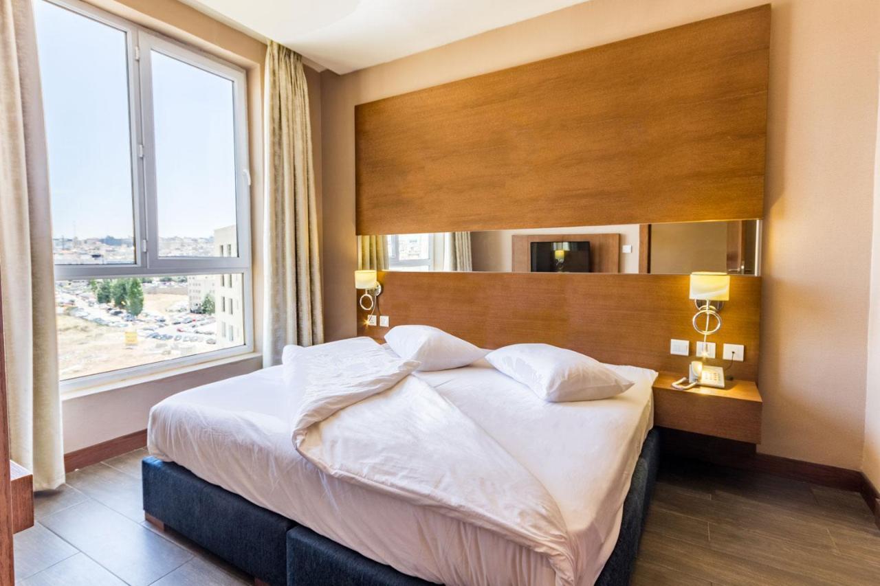 Seventh-Star Hotel Amman Bagian luar foto