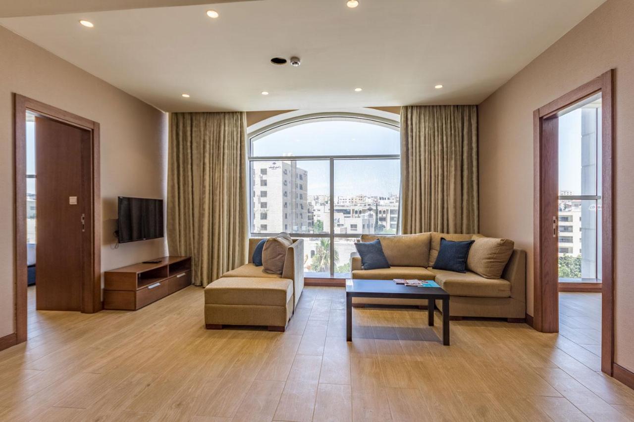 Seventh-Star Hotel Amman Bagian luar foto