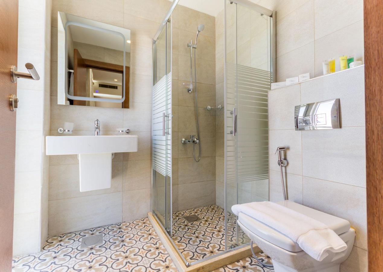 Seventh-Star Hotel Amman Bagian luar foto