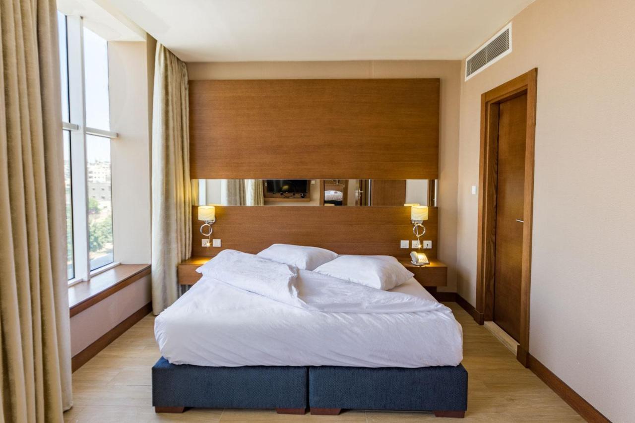 Seventh-Star Hotel Amman Bagian luar foto